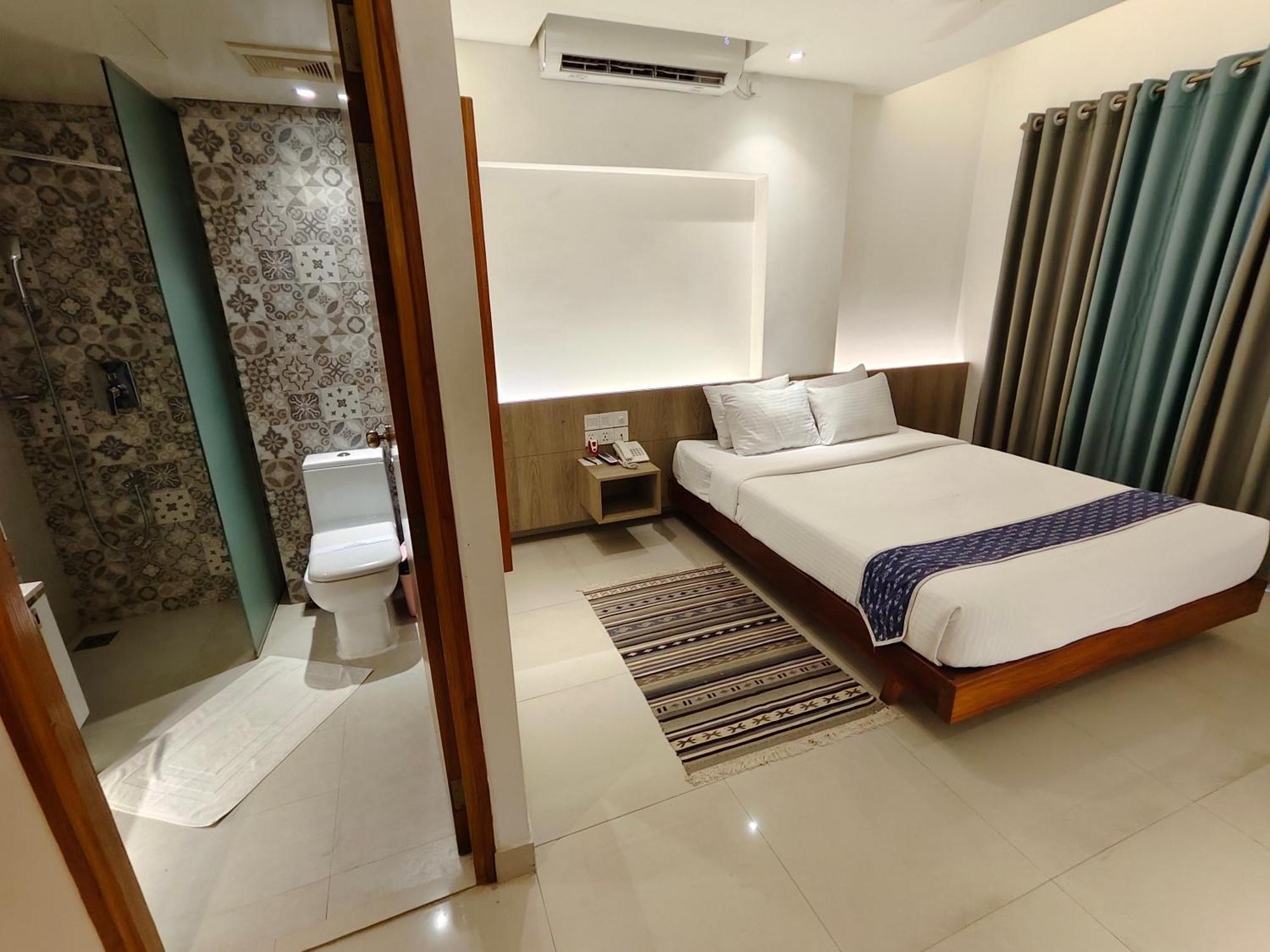 דאהקה Hotel Nandini מראה חיצוני תמונה